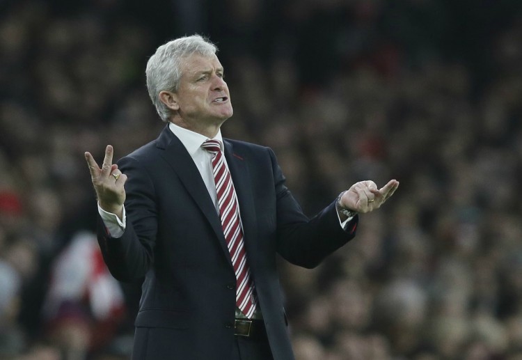 Mark Hughes đang tuyệt vọng muốn thắng trận Stoke City trong giải NHA