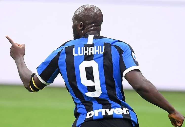 意甲卢卡库的行动瞬间