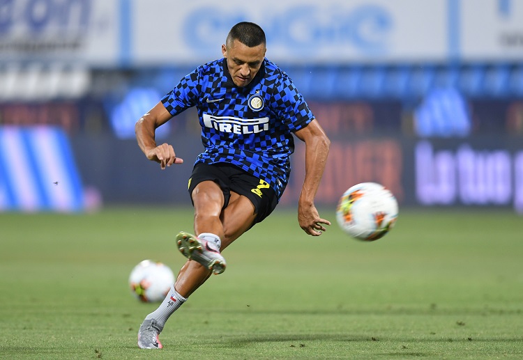 意甲 国际米兰 的桑切斯获得黄牌