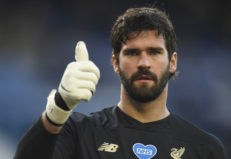 Premier League: Alisson hiện đang cạnh tranh danh hiệu Găng tay Vàng với Dean Henderson và Nick Pope