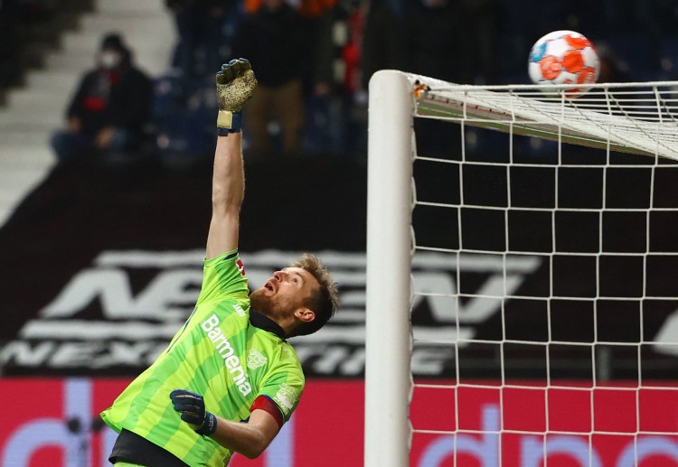 Lukas Hradecky prepares as Bayer Leverkusen clash against Union Berlin in the Bundesliga