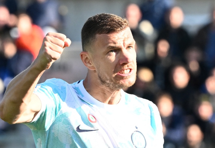 Edin Dzeko berikan 3 poin di Seri A.