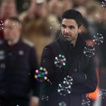 미켈 아르테타 감독의 아스널은 맨유 전에서 승리하며 프리미어리그 선두 리버풀과의 격차를 좁혔다.