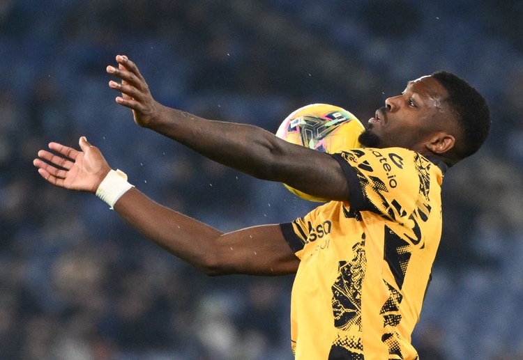 အာဆင်နယ်ရဲ့ ပရီးမီးယားလိဂ် ပြိုင်ဘက် ချဲလ်ဆီး ကလည်း အသင်းမှာ တိုက်စစ်မှူးတွေ များပြားနေပေမယ့် အထောင် တိုက်စစ် နေရာ အတွက် သူရမ်နဲ့ အင်အား ဖြည့်တင်းချင်နေတာပါ။