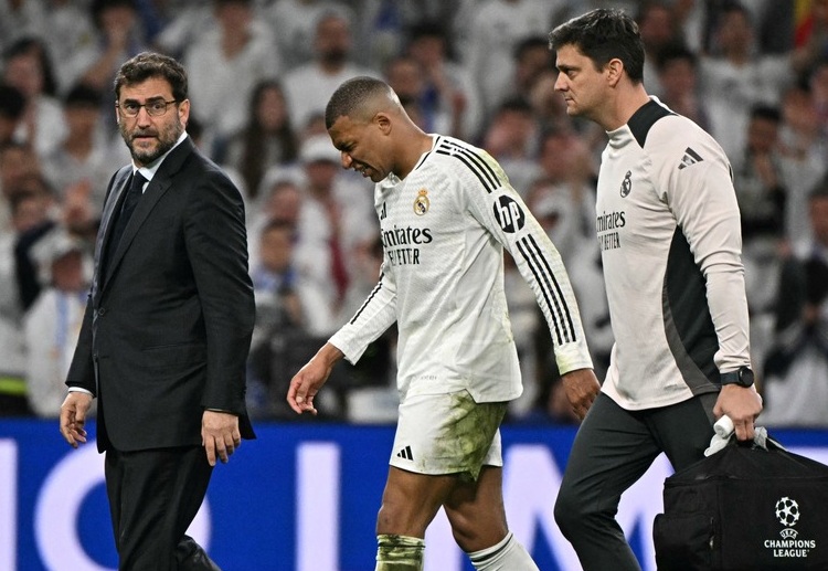 欧冠联赛 皇马在第75分钟损失了一员大将,姆巴佩在一次对抗后因伤退出了比赛。