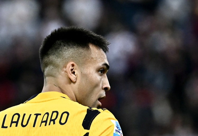 意甲联赛 比赛开始仅仅3分钟，劳塔罗的一脚势大力沉的射门击中了门框，国际米兰错失了一次绝佳的得分机会。