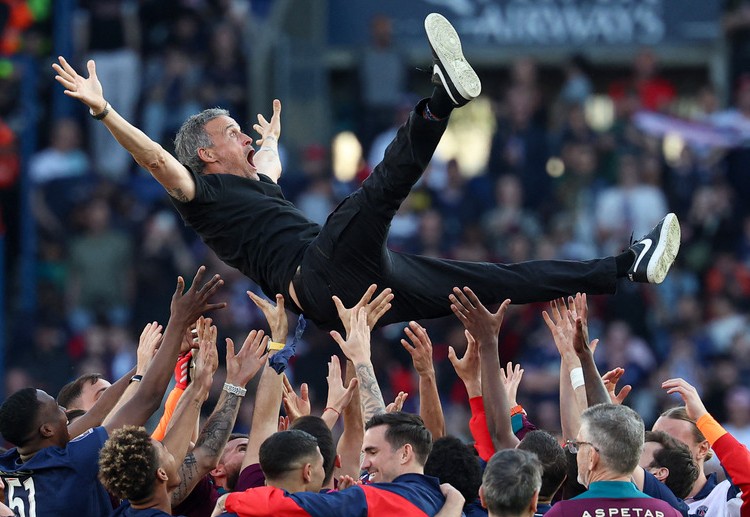 法甲联赛 恩里克率领巴黎圣日尔曼再次夺冠,这是这位西班牙教头本赛季继法国超级杯后赢得的又一项荣誉。