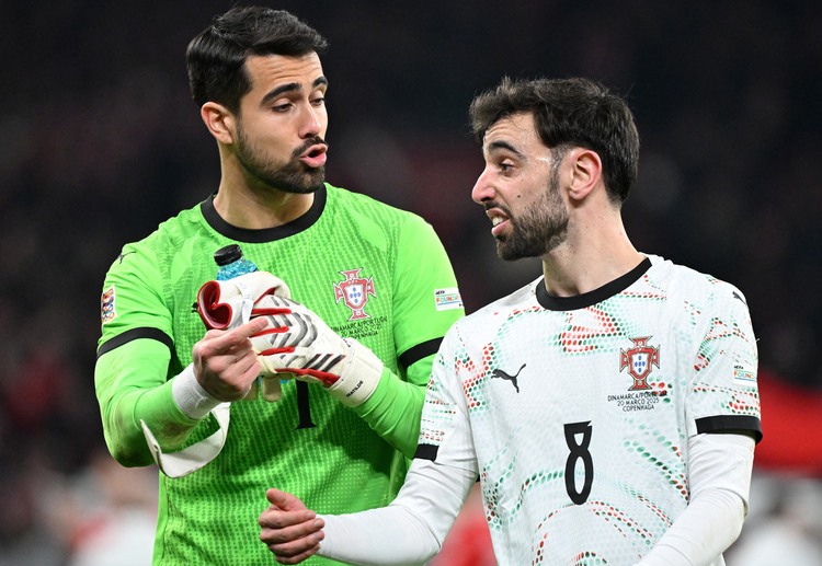 မန်စီးတီးရဲ့ အစီအစဉ်သစ်မှာ ကော်စတာက တစ်စိတ်တစ်ပိုင်း ဖြစ်လာဖို့ ရှိနေပြီး ဒီဂိုးသမားကို ပရီးမီးယားလိဂ် ကလပ်က အရင်ကတည်းက စိတ်ဝင်စားခဲ့တာလည်း ဖြစ်ပါတယ်။