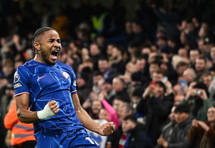 လစ်ဗာပူးလ် ကတော့ ပရီးမီးယားလိဂ် ပြိုင်ဘက် ချဲလ်ဆီးမှာ အနာဂတ် မရေရာ ဖြစ်နေတဲ့ ပြင်သစ် တိုက်စစ် ကြယ်ပွင့် ခရစ္စတိုဖာ အန်ကွန်ကူ ကို ချိတ်ဆက်လာကြောင်း Foot Mercato က ဖော်ပြါတယ်။