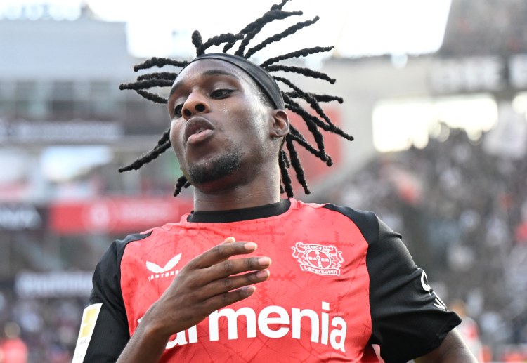 ဒါ့အပြင် ပရီးမီးယားလိဂ် ကလပ်ဟာ အသက် ၂၄ နှစ် အရွယ် နယ်သာလန်သားကို ၅ နှစ် စာချုပ်နဲ့ ခေါ်ယူခဲ့တာ ဖြစ်ပြီး ၂၀၃၀ ခုနှစ် အထိ အန်ဖီးလ်မှာ ရှိနေတော့မှာ ဖြစ်ပါတယ်။