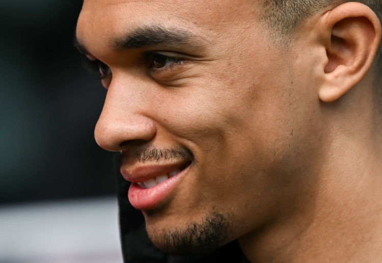 西甲联赛 阿诺德正式成为皇家马德里一员。