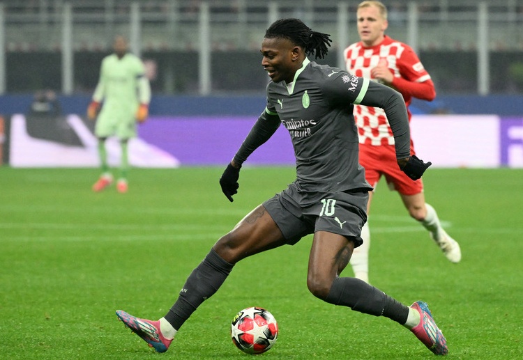 လာလီဂါ ထိပ်သီး ဘာစီလိုနာ ကတော့ အေစီမီလန် ကွင်းလယ်လူ ရာဖေးလ် လီယောင်ကို ခေါ်ယူဖို့ မျှော်လင့်ချက်ကို လက်မလွှတ်သေးကြောင်း El Nacional က ဖော်ပြခဲ့ပါတယ်။