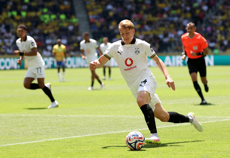 德甲联赛 丹尼尔·斯文森攻防俱佳，跑动能力突出，被视为多特蒙德的重要组成部分。