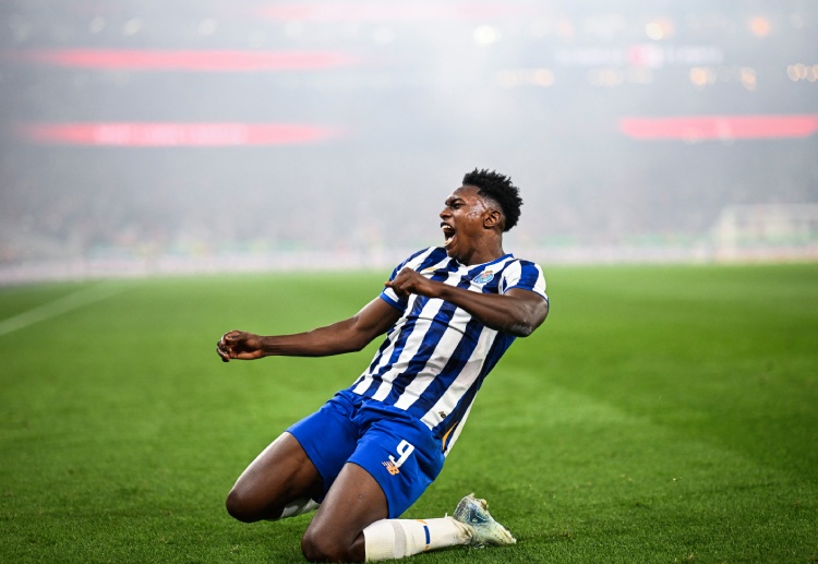 世俱杯 波尔图指望上赛季打入25球的阿赫霍瓦撕开对手防线。