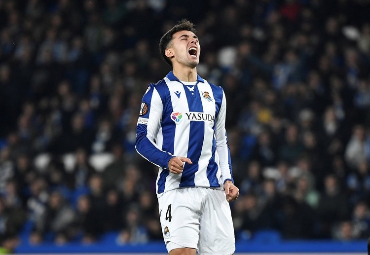 ဒါ့အပြင် ဇူဘီမန်ဒီဟာ လစ်ဗာပူးလ်၊ ဘေယန်မြူးနစ်နဲ့ ရီးရဲလ်မက်ဒရစ် တို့လို အသင်းတွေကို ငြင်းဆန်ပြီး ပရီးမီးယားလိဂ် ကလပ်ကို ပြောင်းရွှေ့ဖို့သာ ဆုံးဖြတ်ခဲ့တာ ဖြစ်ပါတယ်။