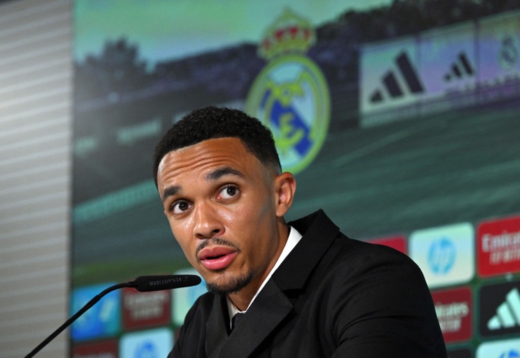 ရီးရဲလ်မက်ဒရစ်ဟာ အာနိုးလ်ကို ဖီဖာ ကလပ် ကမ္ဘာ့ဖလား အပြီးမှာ အလွတ်နဲ့ ခေါ်ယူနိုင်မှာ ဖြစ်ပေမယ့် ဒီပြိုင်ပွဲမှာ ပါဝင် ယှဉ်ပြိုင်နိုင်ဖို့ အတွက် ပေါင် ၈ သန်း ပေးချေကာ အရ ခေါ်ယူခဲ့ပါတယ်။