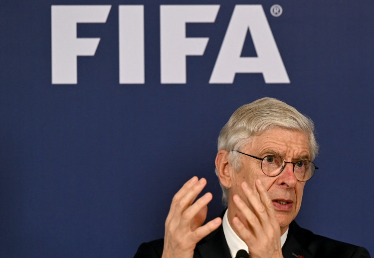 ယာဂန် ကလော့ပ်က ဖီဖာ ကလပ် ကမ္ဘာ့ဖလားကို ပြိုင်ပွဲဝင် အသင်း ၃၂ သင်း အဖြစ် တိုးမြှင့်ခဲ့တာဟာ အဆိုးရွားဆုံး စိတ်ကူးစိတ်သန်း ဖြစ်ကြောင်း ဝေဖန် ပြစ်တင်ခဲ့တာ ဖြစ်ပါတယ်။