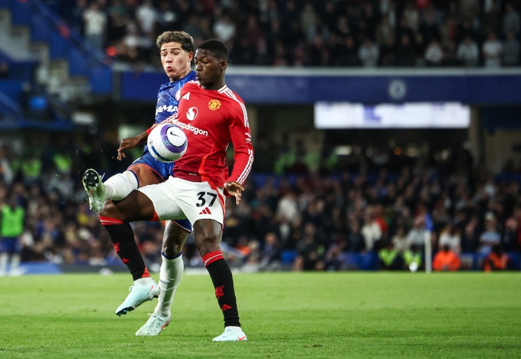 ချဲလ်ဆီးဟာ မိန်းနူးကို ခေါ်ယူဖို့ ထိပ်ဆုံးက စိတ်ဝင်စားနေတဲ့ အသင်း ဖြစ်ပြီး တခြားသော ပရီးမီးယားလိဂ် ကလပ် တချို့ ကလည်း စောင့်ကြည့်နေဆဲ ဖြစ်ပါတယ်။