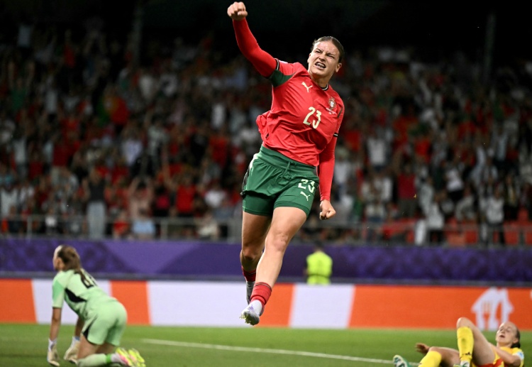 欧锦赛 恩卡尔纳桑的87分钟进球将比分扳平,葡萄牙追平为1比1。