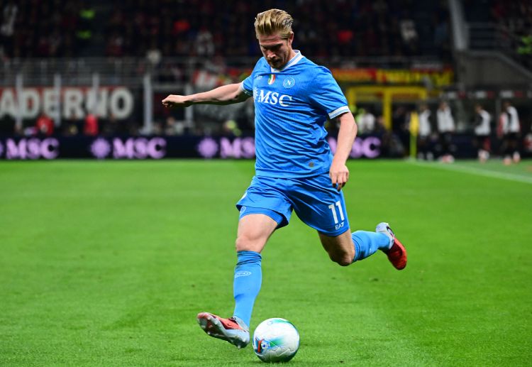 意甲联赛 德布劳内冷静罚进点球,帮助那不勒斯将比分追至1比2。