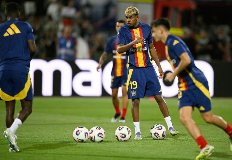 世界杯预选赛 登贝莱在下半场替补登场后,因伤退出比赛。