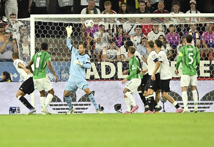 世界杯预选赛 北爱尔兰的普莱斯在禁区后点及时接球，并轻松垫射入网，将比分追至1比1