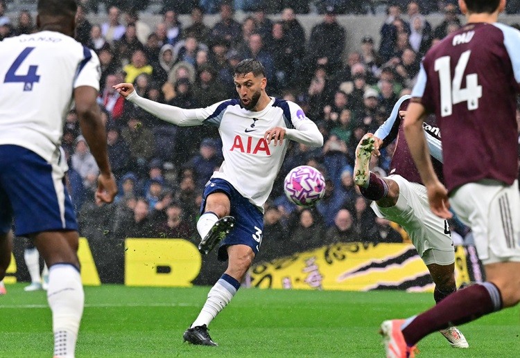 英超联赛 尽管本坦库尔为热刺早早建功，但球队未能守住优势，遭维拉2比1逆转。