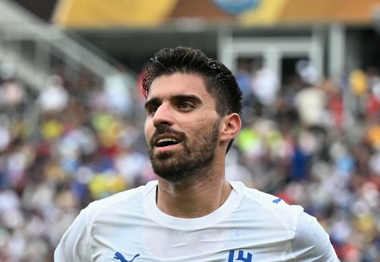 တဖက်မှာလည်း အသက် ၂၈ နှစ် အရွယ် ကစားသမား ကိုတော့ နောက်ထပ် ပရီးမီးယားလိဂ် ကလပ် တစ်သင်း ဖြစ်တဲ့ နယူးကာဆယ် ကလည်း ချိတ်ဆက်နေကြောင်း သိရပါတယ်။