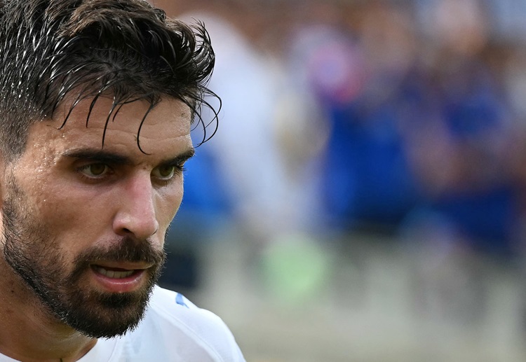 ပေါ်တူဂီသားက လာလီဂါ ကလပ်ဆီ ပြောင်းရွှေ့ဖို့ အဲလ်ဟီလာမှာ သူအခု ရရှိနေတဲ့ လစာကို သုံးပုံ နှစ်ပုံ အထိ လျှော့ချဖို့ ဆန္ဒရှိနေကြောင်း သိရပါတယ်။