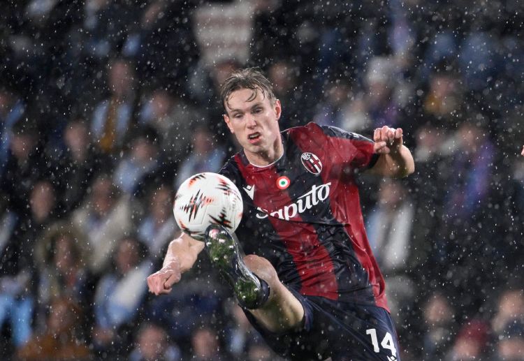 意甲联赛 下半场，赫格姆吃到红牌，博洛尼亚被迫以10人应战。