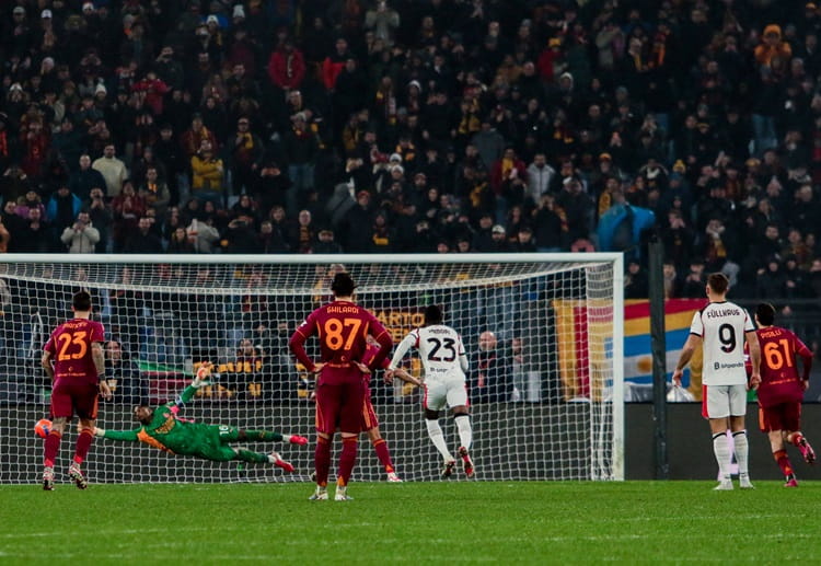 意甲联赛 米兰门将迈尼昂在比赛中表现神勇，多次做出关键扑救