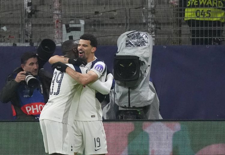 欧冠联赛 热刺客场2比0胜法兰克福，穆阿尼与索兰克进球助球队晋级16强。