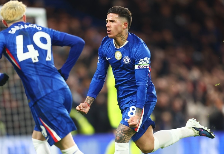 英超联赛 切尔西在经历了四场不胜的低迷表现后,新任主帅罗塞尼尔面临着巨大的执教压力。