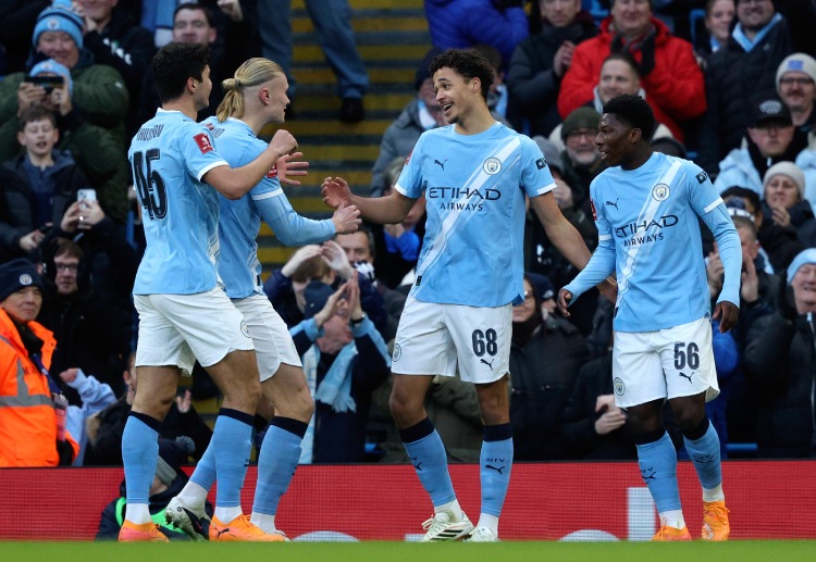 အက်ဒီဟောင်းဝ်ရဲ့ နယူးကာဆယ်က ခရာဘောင်ဖလား လက်ရှိ ချန်ပီယံဘွဲ့ကို ကာကွယ်ရမယ့် အသင်း ဖြစ်ပြီး မန်စီးတီးနဲ့ တွေ့ဆုံနေလို့ သေချာပေါက် ခက်ခဲဦးမှာပါ။