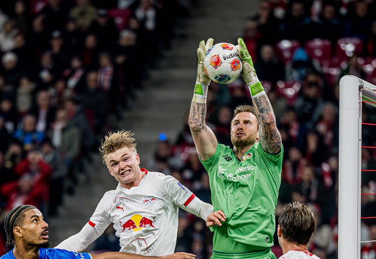 Conrad Harder berpeluang cetak gol di laga Bundesliga