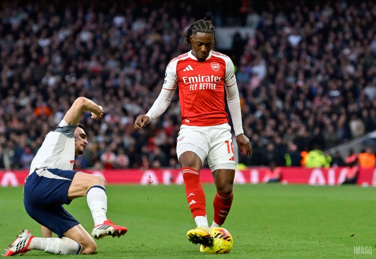 英超联赛 坐稳榜首