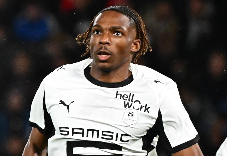 ရန်းစ် အသင်းရဲ့ အသက် ၂၀ အရွယ် ဗဟိုနောက်ခံလူ ဂျရယ်မီ ဂျက်ကတ်ကို ခေါ်ယူဖို့ ပရီးမီးယားလိဂ် ထိပ်သီး လစ်ဗာပူးလ်နဲ့ ချဲလ်ဆီးတို့ အပြိုင်အဆိုင် ဖြစ်နေပါတယ်။