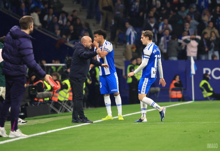 西甲联赛 坐镇中场