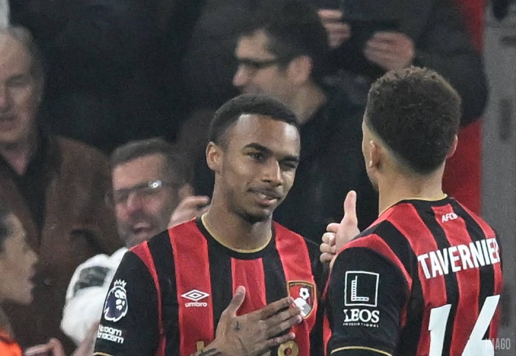 ဘုန်းမောက် တိုက်စစ်မှူး အီလီ ဂျူနီယာ ခရူပီကို ခေါ်ယူဖို့ ပရီးမီးယားလိဂ် ထိပ်သီး လစ်ဗာပူးလ်နဲ့ ချဲလ်ဆီး တို့က အပြိုင်အဆိုင် ပြင်ဆင်နေကြပါတယ်။