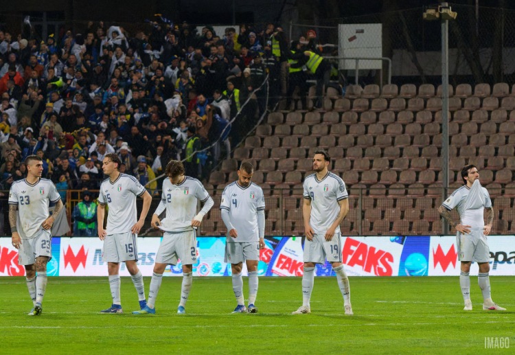 အီတလီ လက်ရွေးစင် အသင်းဟာ ကမ္ဘာ့ဖလား ၃ ကြိမ် ဆက်တိုက် လွဲချော်ခဲ့တဲ့ ပထမဆုံး ချန်ပီယံဟောင်း အသင်း ဖြစ်လာခဲ့ပါတယ်။