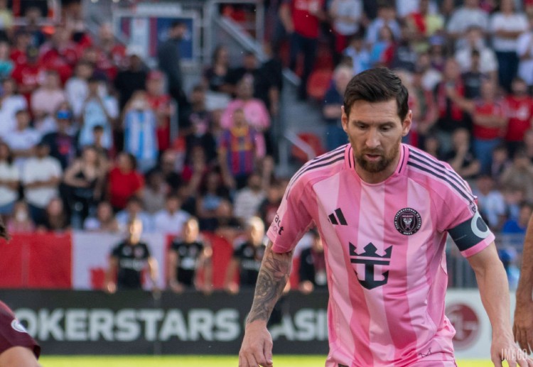 အာဂျင်တီးနားသားက ဘာစီလိုနာနဲ့ အတူ ချန်ပီယံလိဂ်မှာ ဂိုး ၁၂၀ သွင်းယူထားပါတယ်။