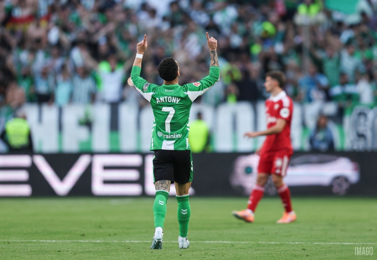 西甲联赛 皇家贝蒂斯的安东尼本赛季已打入12球，他将继续首发担任右路攻击手。