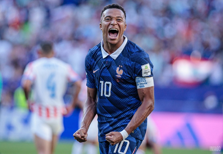 世界杯 姆巴佩本届世界杯状态火热,已攻入7球,与梅西、哈兰德共同领跑金靴竞争,世界杯生涯进球也来到19球。